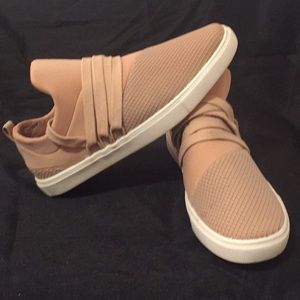 Pink/nude sneakers